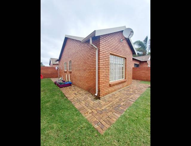 2 BEDROOM TOWNHOUSE FOR SALE IN KYALAMI HILLS